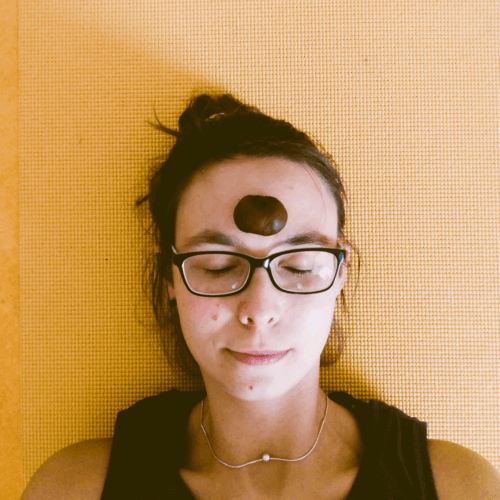 Endentspannung mit Kastanie auf der Stirn